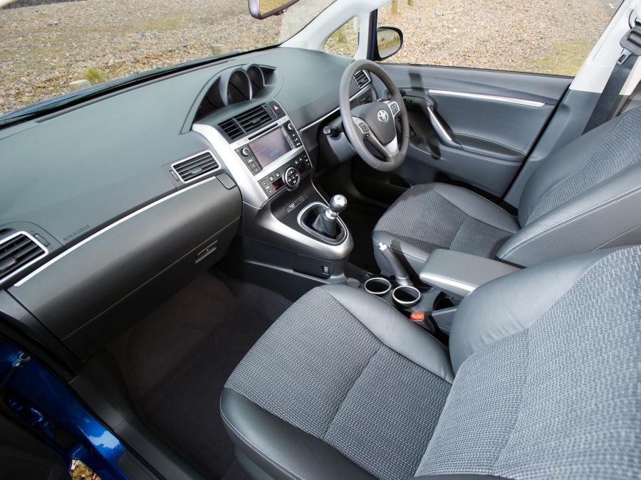  Toyota Verso 2013 года  (UK) (фото 3 из 27)